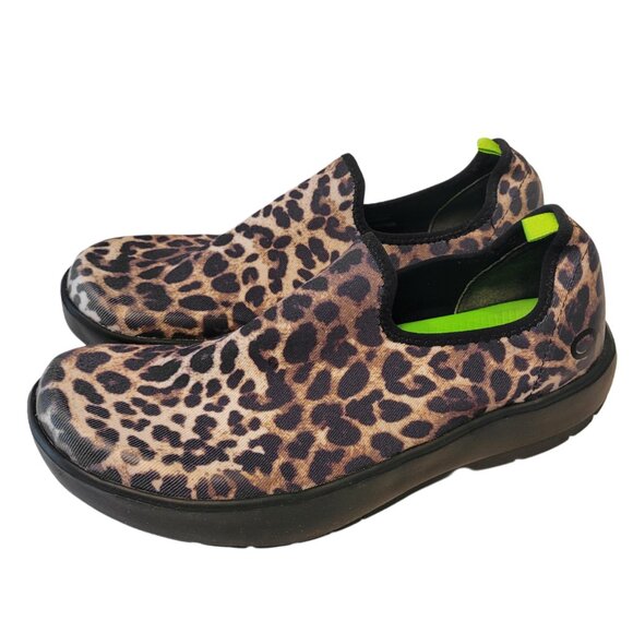 Oofos Oomg Huali Leopard Cheetah Slip On Recovery Shoes - Picture 2 of 11